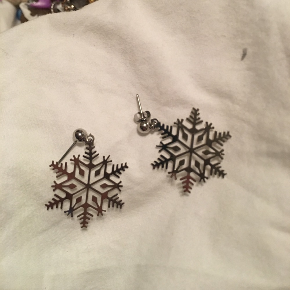 Snowflake earrings